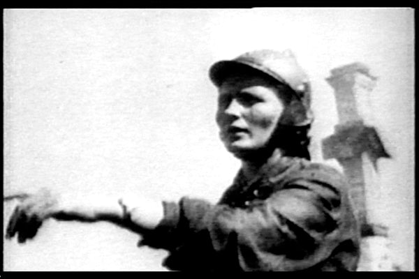 UNE FILLE DE MA GANG / A WOMAN IN MY PLATOON